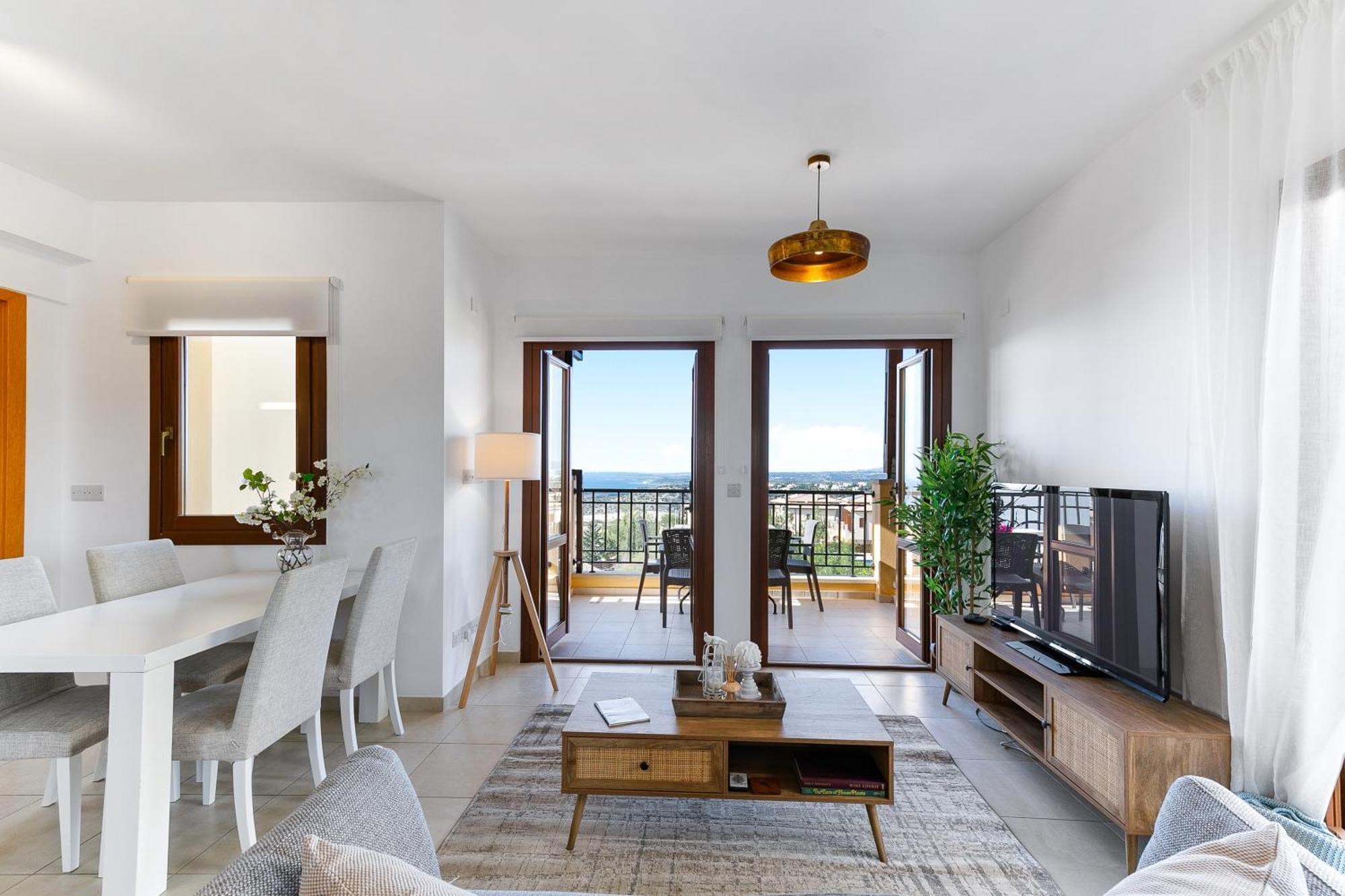 1 Bedroom Apartment Pyrgos With Beautiful Sea And Sunset Views, Aphrodite Hills Resort 코우클리아 외부 사진