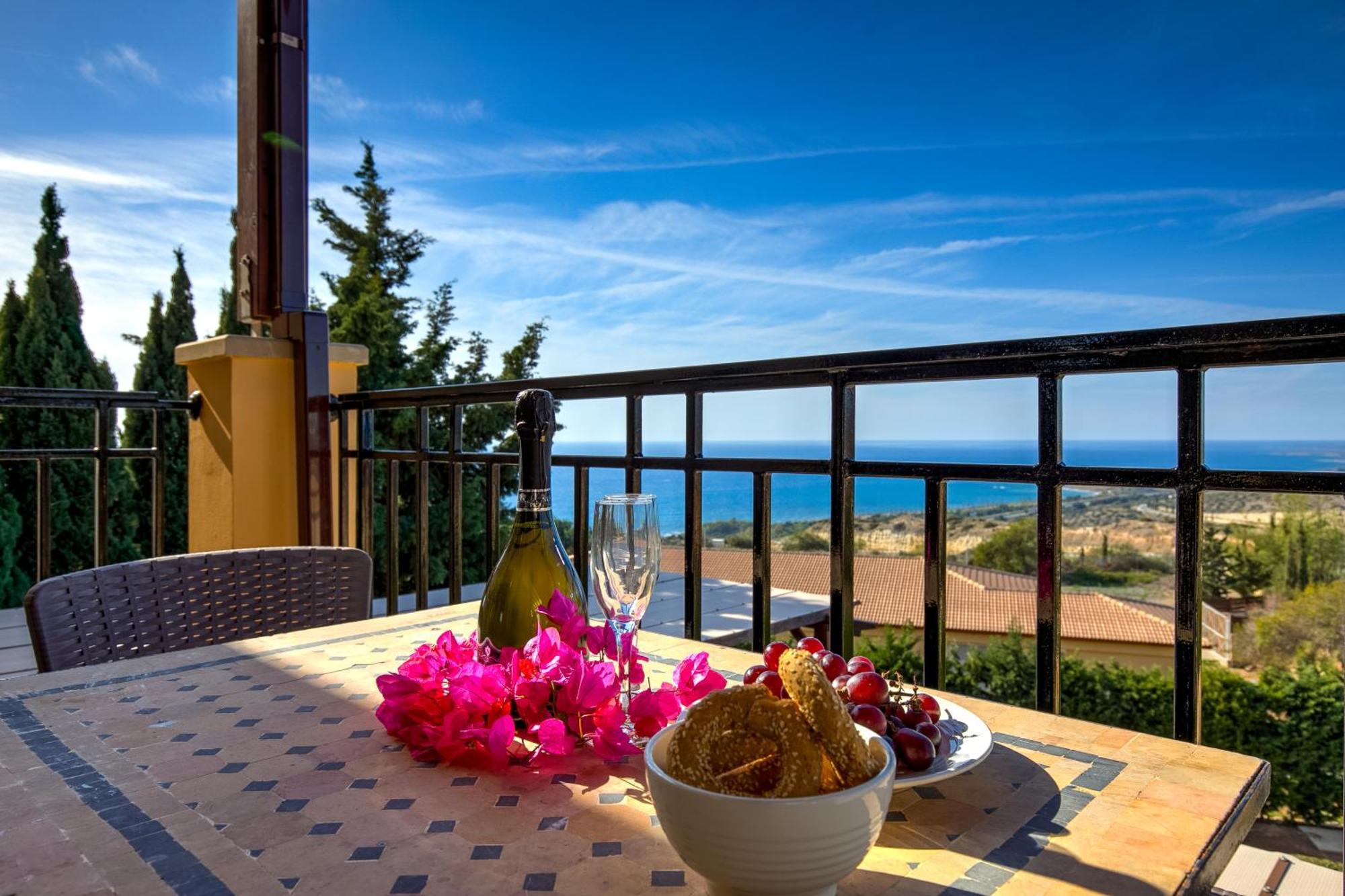 1 Bedroom Apartment Pyrgos With Beautiful Sea And Sunset Views, Aphrodite Hills Resort 코우클리아 외부 사진