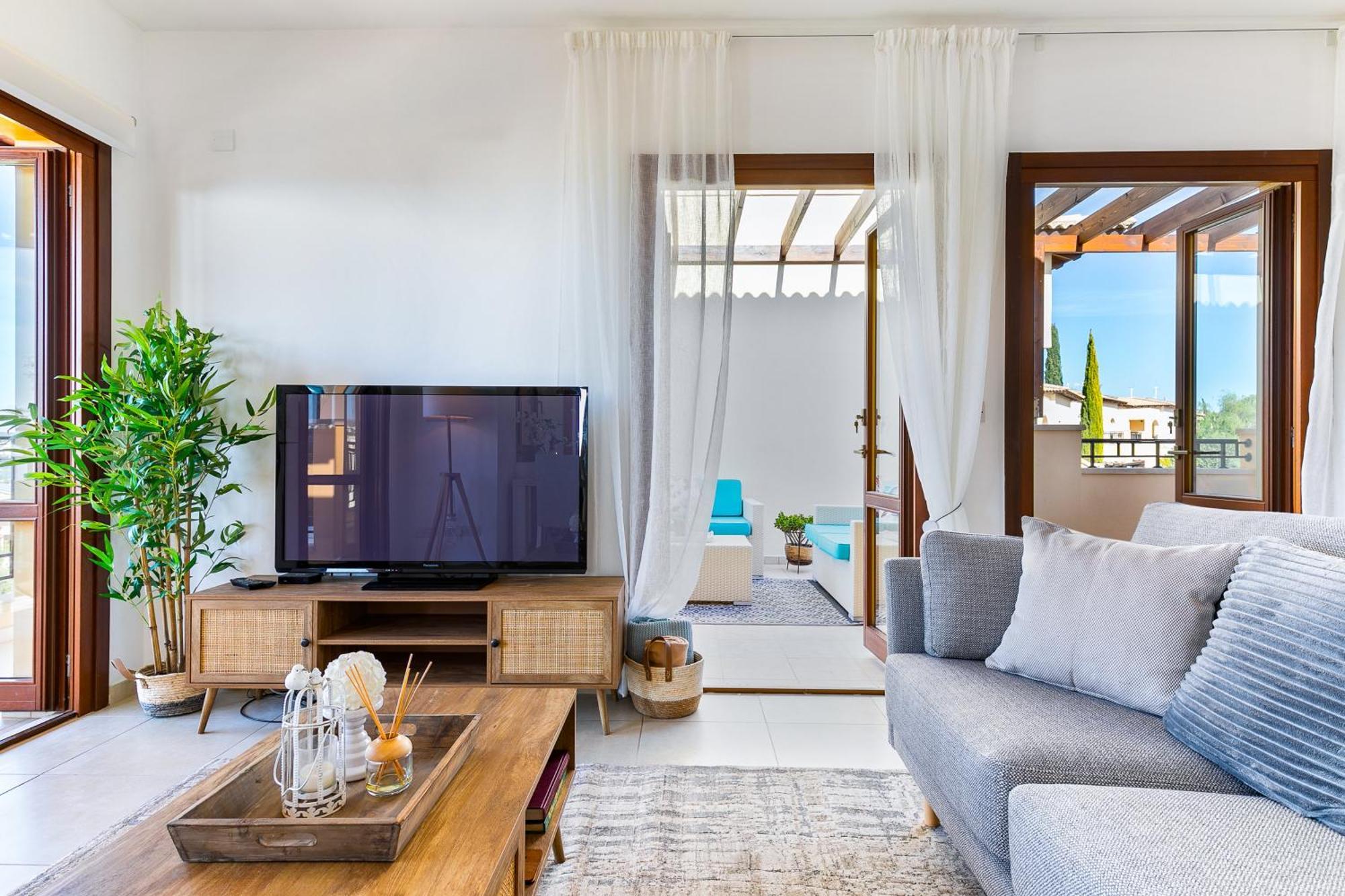 1 Bedroom Apartment Pyrgos With Beautiful Sea And Sunset Views, Aphrodite Hills Resort 코우클리아 외부 사진
