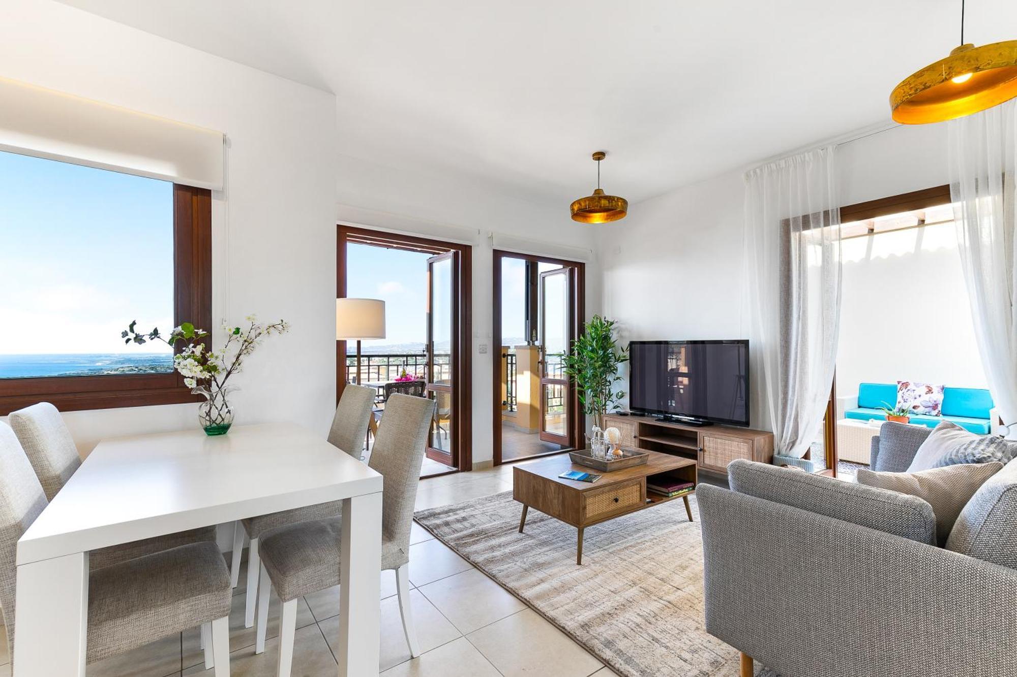 1 Bedroom Apartment Pyrgos With Beautiful Sea And Sunset Views, Aphrodite Hills Resort 코우클리아 외부 사진