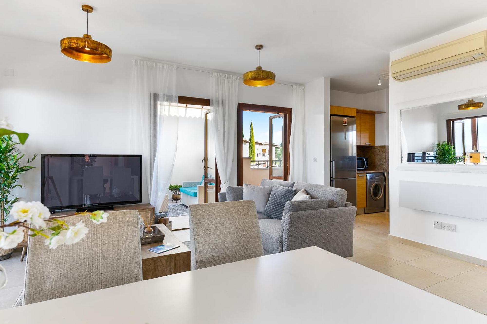 1 Bedroom Apartment Pyrgos With Beautiful Sea And Sunset Views, Aphrodite Hills Resort 코우클리아 외부 사진
