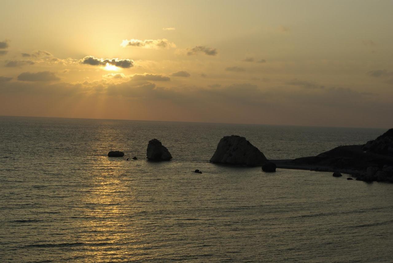 1 Bedroom Apartment Pyrgos With Beautiful Sea And Sunset Views, Aphrodite Hills Resort 코우클리아 외부 사진